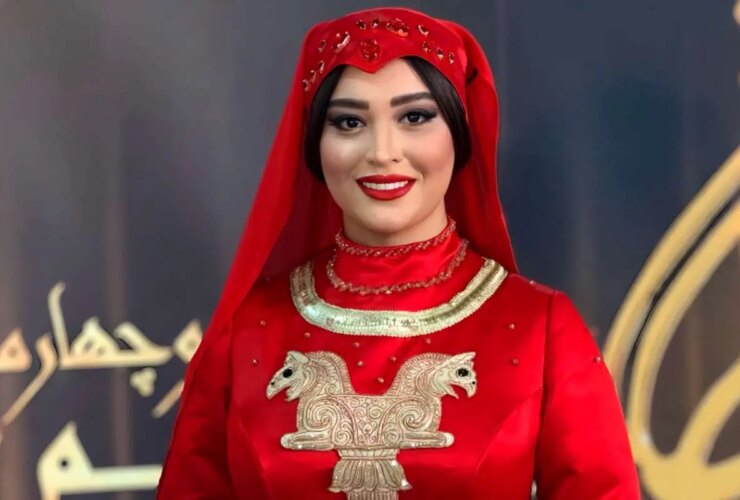 زمستان 1404: ساغر استاد شریف لباس دختر داریوش هخامنشی پوشید. 12 زمستان 1404: ساغر استاد شریف لباس دختر داریوش هخامنشی پوشید.