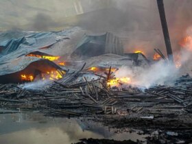 تصاویر; آتش سوزی در کارخانه چمدان در سلفچگان