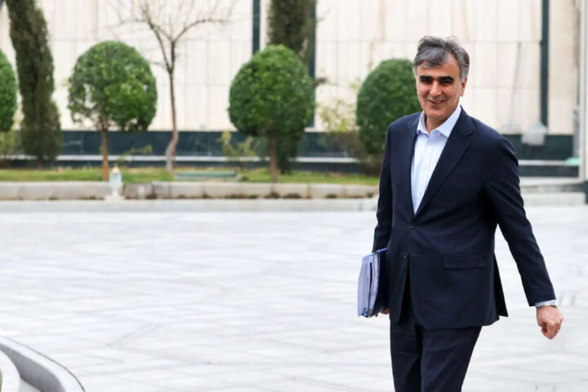 خبرگزاری فارس: 5 گزینه به جای فرزین معرفی شد