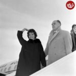 عکس/ پیاده شدن سوفیا لورن و همسرش از هواپیما در فرانسه; سال 1336