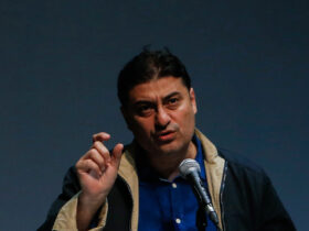 «پول گرفتن» و «نوشتن نقد»/ وقتی از صاحب اثری پول می گیرید دیگر نمی توانید درباره آن اثر بد بنویسید.