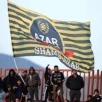 حمایت هواداران شمس آذر از کریم باقری مقابل تراکتوری!