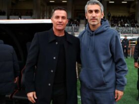 باری به خاطر ناراحتی شاگردانش مورد انتقاد داور قرار گرفت! 8 باری به خاطر ناراحتی شاگردانش مورد انتقاد داور قرار گرفت!