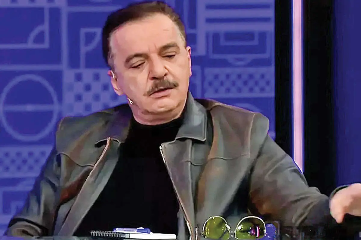 زموزی در تلویزیون گریه می کند. تاکتیک بی فایده! 1 زموزی در تلویزیون گریه می کند. تاکتیک بی فایده!