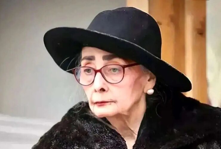 32 ساله و در پشت صحنه فیلم کتایون امیرابراهیمی; سال 1350 10 32 ساله و در پشت صحنه یک فیلم