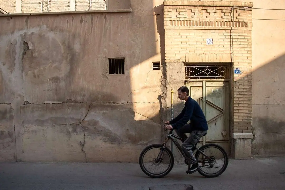 تصاویر; خطر بلعیدن اصفهان