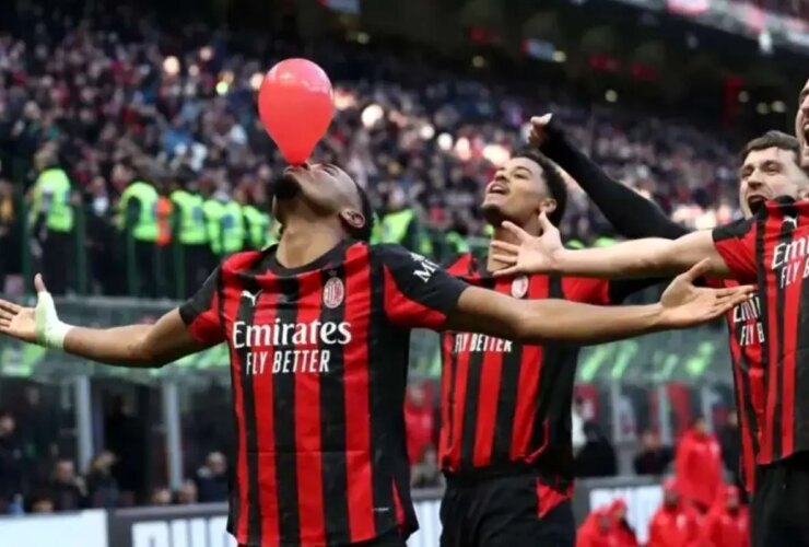 میلان 3-0 هلاس ورونا را شکست داد. میز را گرفتند! 9 میلان 3-0 هلاس ورونا را شکست داد. میز را گرفتند!