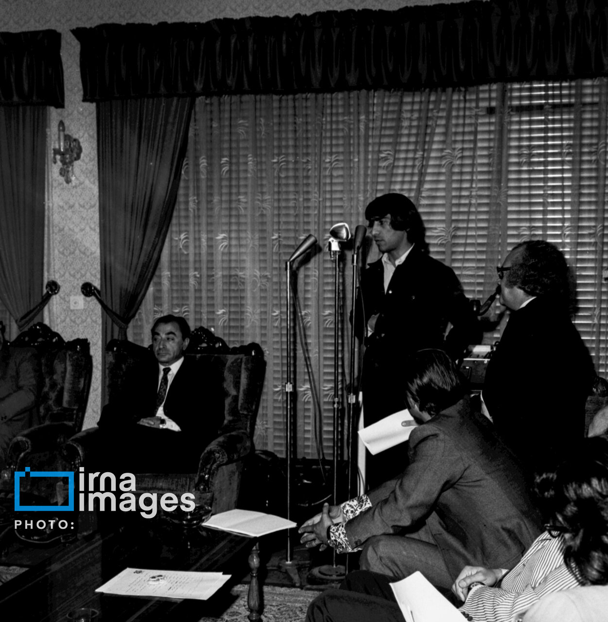 عکس های کمتر دیده شده در خانه هنرمندان سینما از دهه سوم زندگی بهرام بیضایی / 53 سال پیش 5 عکس های کمتر دیده شده در خانه هنرمندان سینما از دهه سوم زندگی بهرام بیضایی / 53 سال پیش