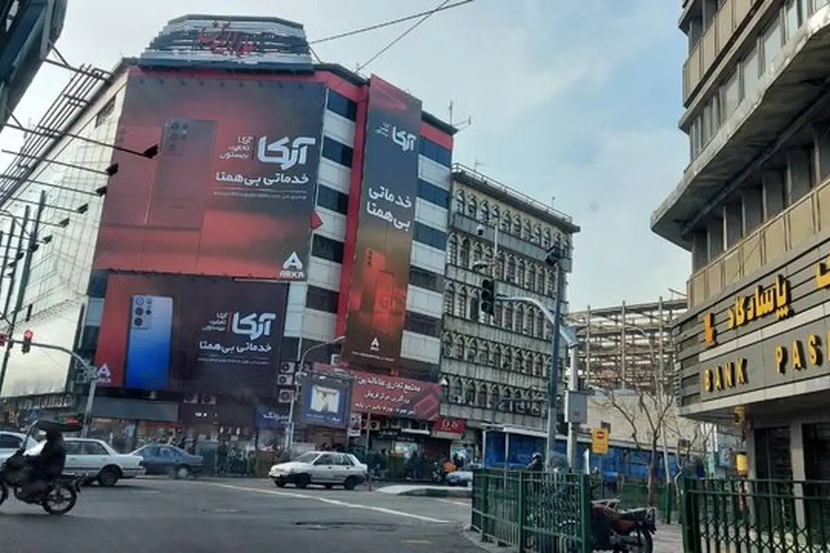 تجمع اعتراضی گسترده در فروشگاه پاساژ علاءالدین به دلیل بی ثباتی قیمت ارز