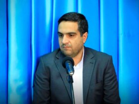 با کلیدواژه «برکت تحریم» اعصاب مردم را بازی نکنید. 10 با کلیدواژه «برکت تحریم» اعصاب مردم را بازی نکنید.