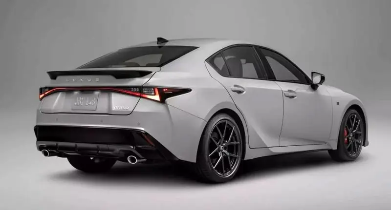 لکسوس IS 2026 با قلب V6 و چهره تهاجمی بازمی گردد 1 لکسوس IS 2026