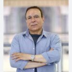 با تشکر از «محمد شهبا» در پایان جایزه پژوهشی سال سینمایی