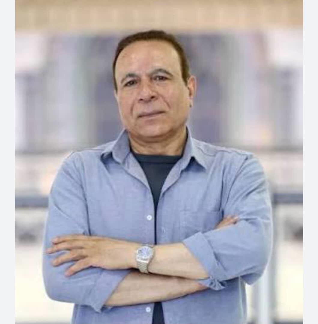 با تشکر از «محمد شهبا» در پایان جایزه پژوهشی سال سینمایی