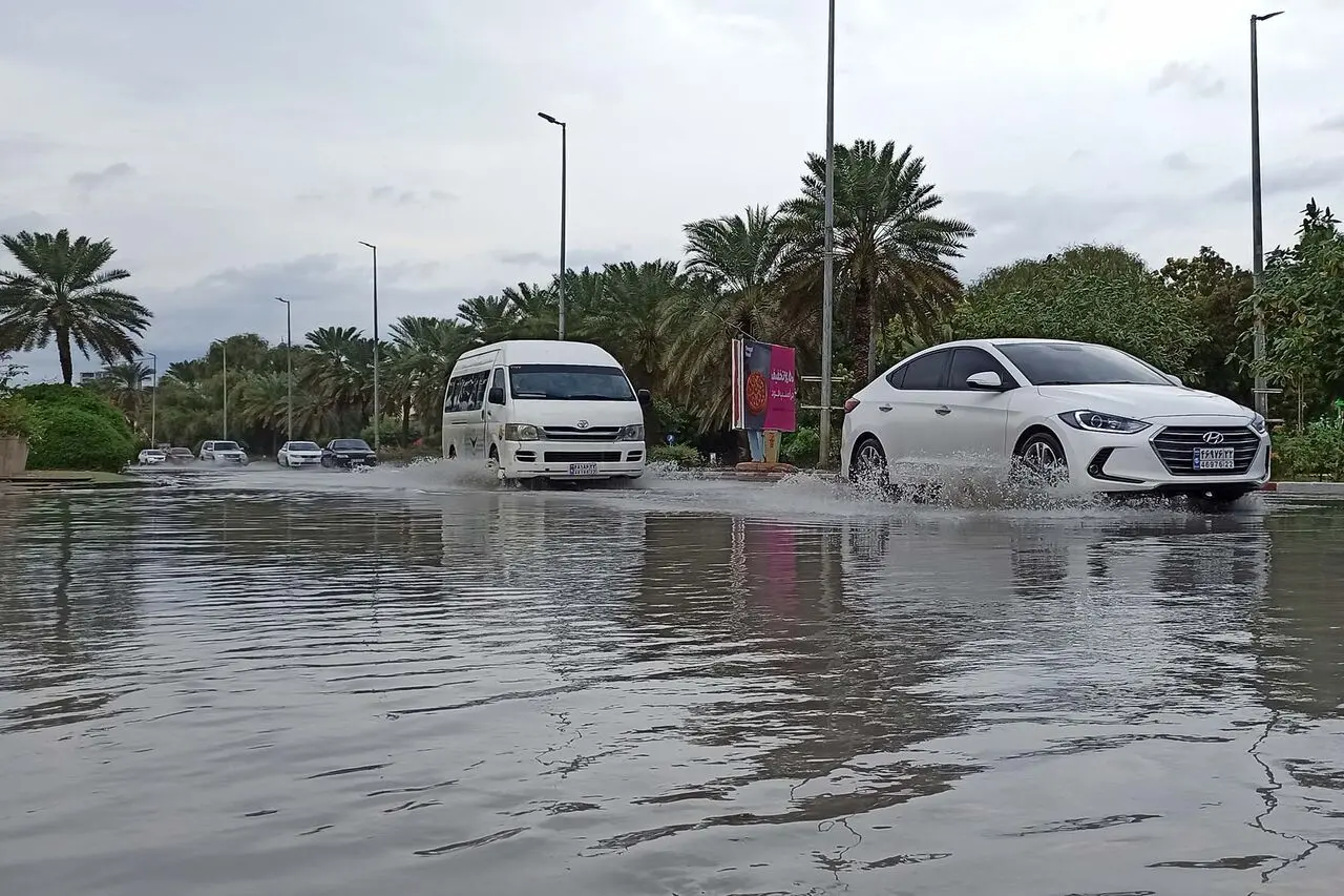 2 سال باران کیش در 2 روز آمد! 1 2 سال باران کیش در 2 روز آمد!