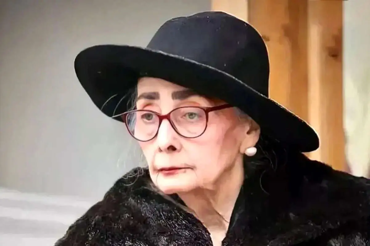 32 ساله و در پشت صحنه یک فیلم 