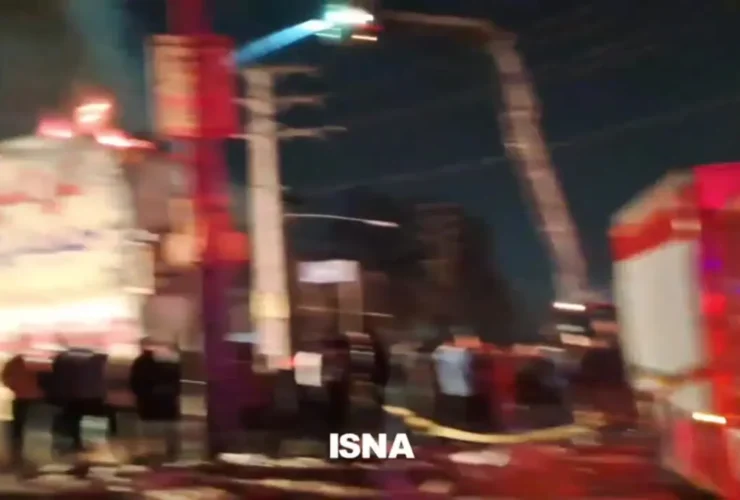 آتش سوزی بزرگ در کارگاه تولید مواد پلاستیکی در جاده ساوه