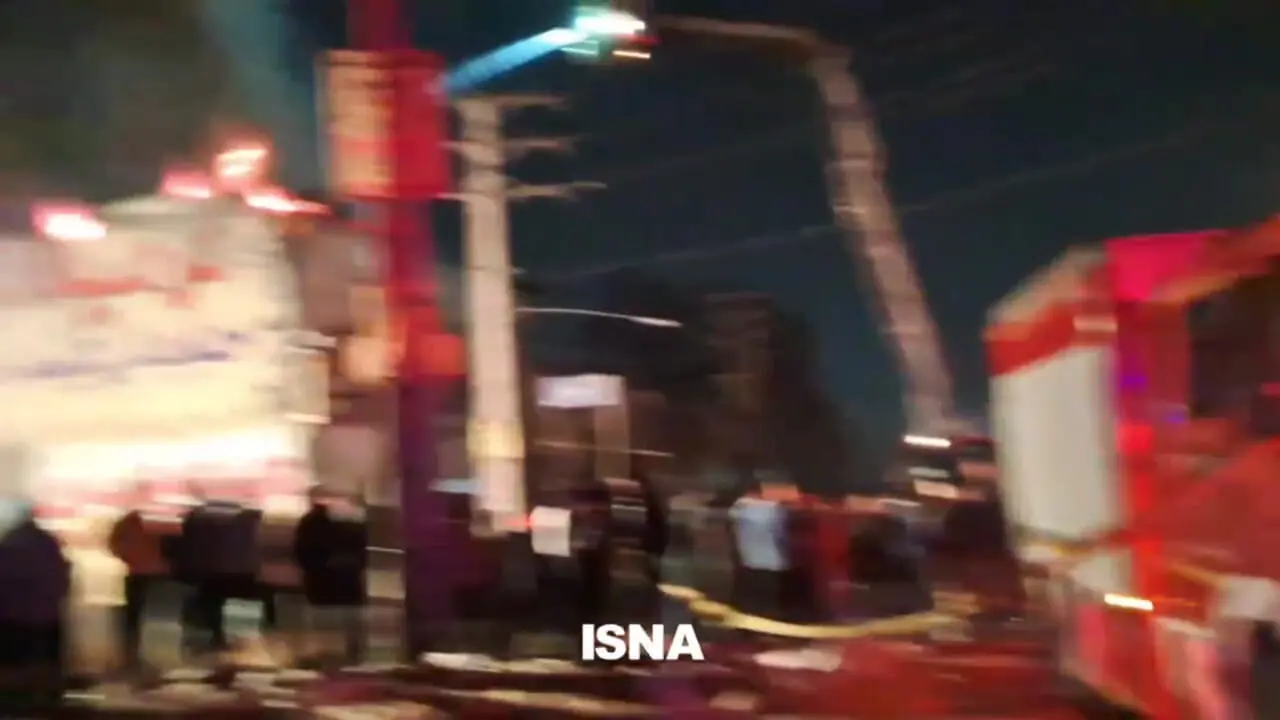 آتش سوزی بزرگ در کارگاه تولید مواد پلاستیکی در جاده ساوه