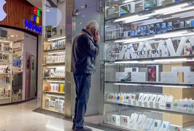 آلارم تلفن همراه به صدا درآمد