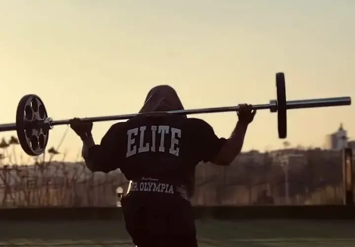 ادای احترام نظامی هادی چوپان به پرچم ایران 28 ادای احترام نظامی هادی چوپان به پرچم ایران