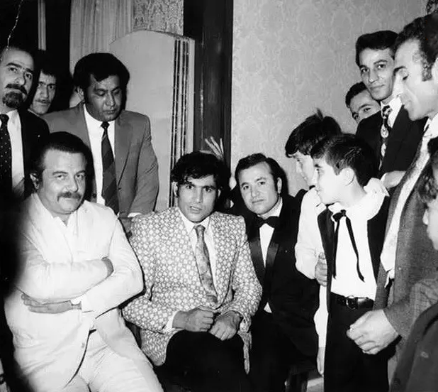 از آغاسی تا گوگوش همه مدیون آن مرد بودند. حتی تا سر حد مرگ لبخند بزن 5 112600000000000000004544545334545_11zone