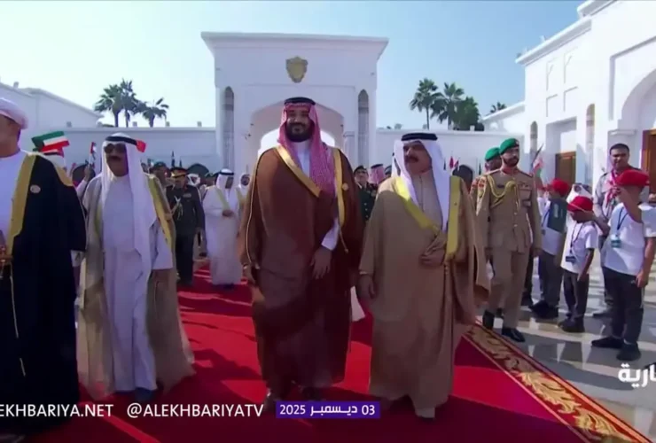 استقبال از رهبران کشورهای حوزه خلیج فارس با گل فرش قرمز 6 استقبال از رهبران کشورهای حوزه خلیج فارس با گل فرش قرمز