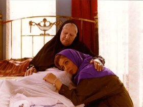 "اسطوره مادر" یا "مادر انسان" 8 "اسطوره مادر" یا "مادر انسان"