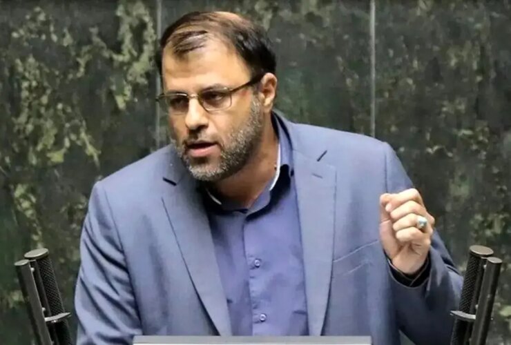 اعتراض تند نماینده مجلس: چرا اکبر طبری آزاد شد؟/ خنده صاحب بانک آینده به ریش مردم