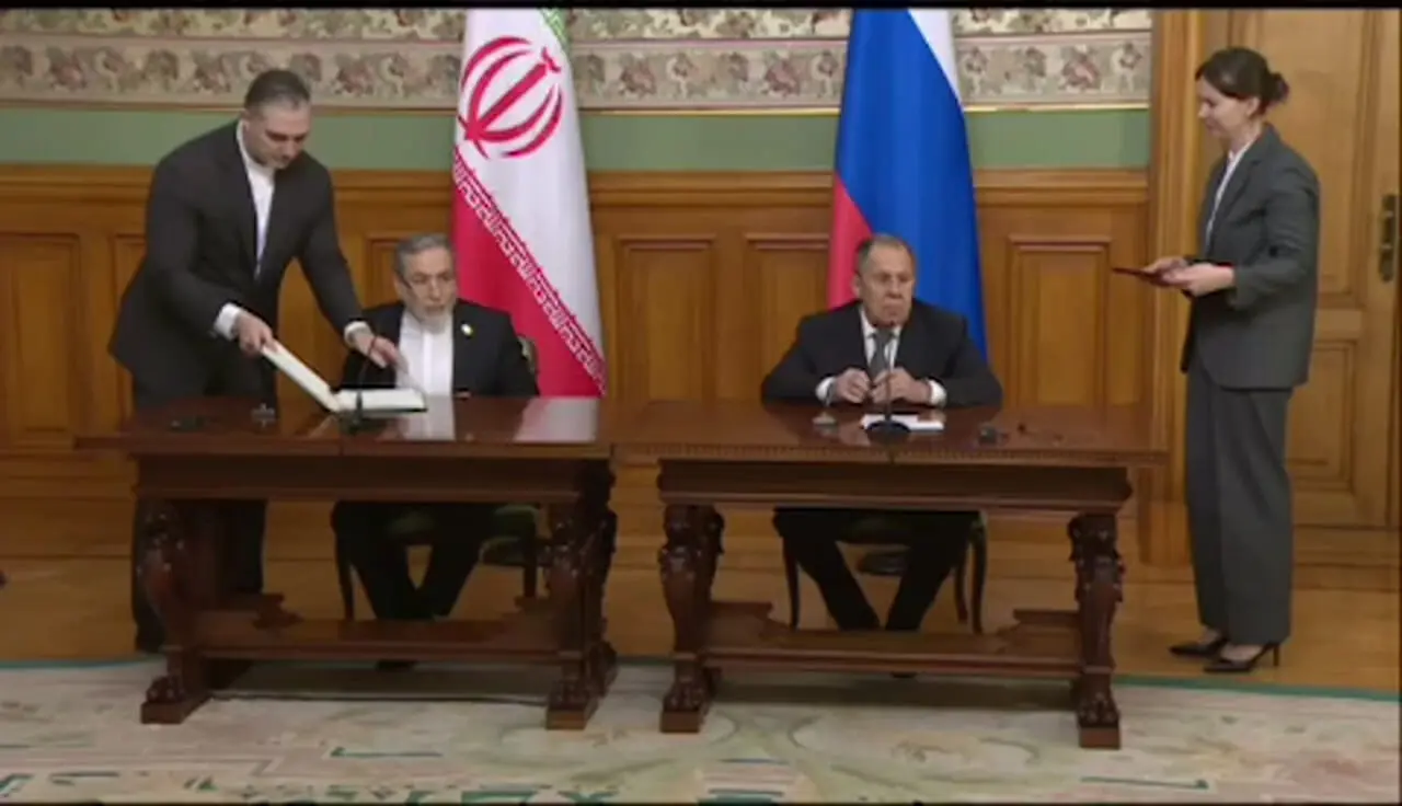 امضای برنامه رایزنی بین وزارتخانه های خارجه ایران و روسیه