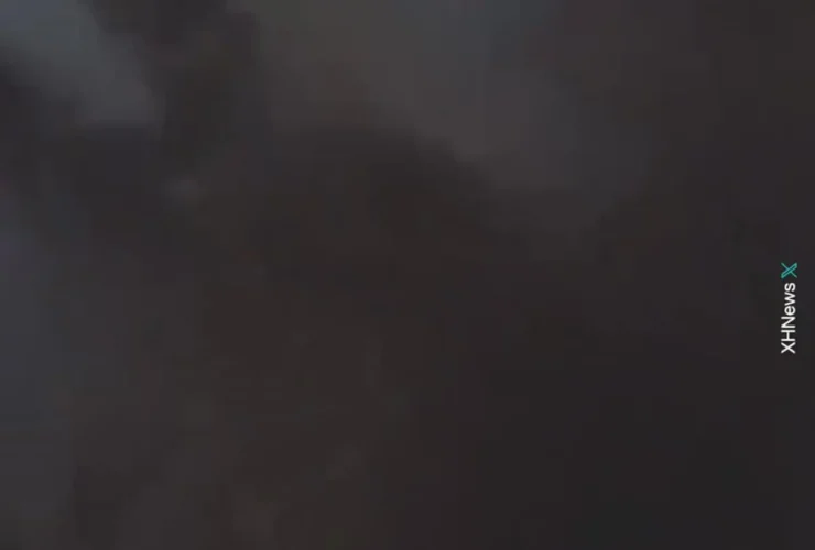 او کودکی را که زیر قطار افتاده بود نجات داد