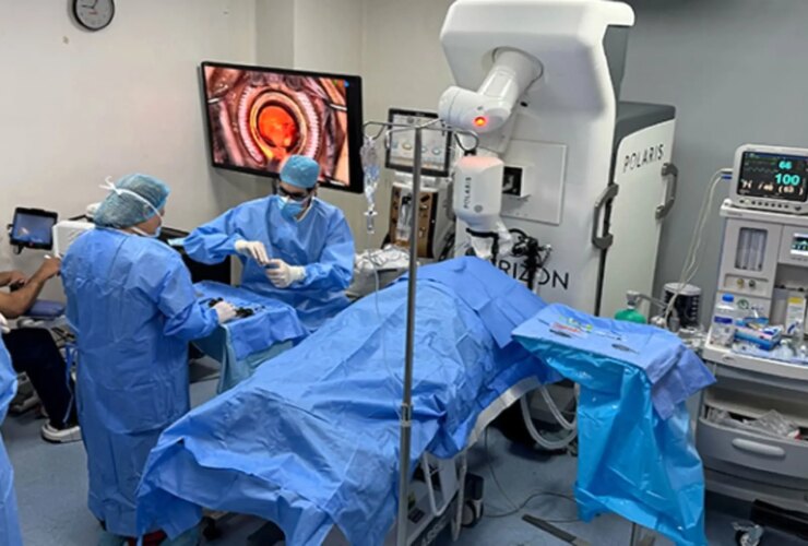 اولین جراحی موفقیت آمیز آب مروارید به کمک ربات