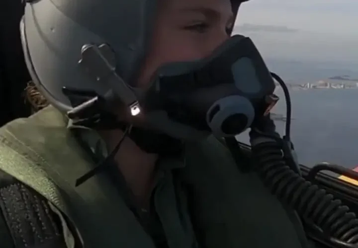 اولین پرواز ولیعهد 20 ساله اسپانیا با هواپیمای نظامی 19 اولین پرواز ولیعهد 20 ساله اسپانیا با هواپیمای نظامی