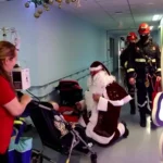 بابانوئل ها در بیمارستان کودکان هستند