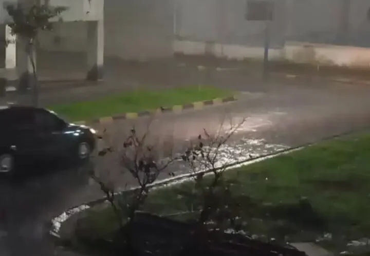 بارش شدید باران در انزلی 29 بارش شدید باران در انزلی