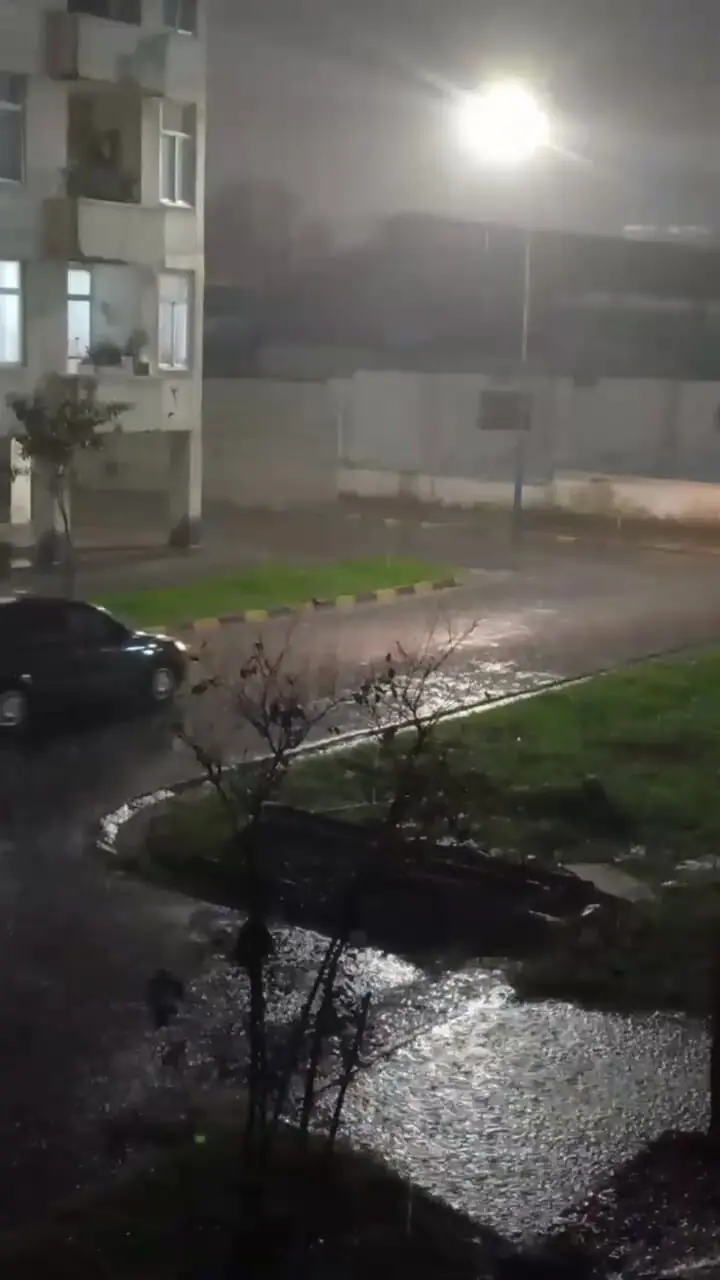 بارش شدید باران در انزلی 1 بارش شدید باران در انزلی