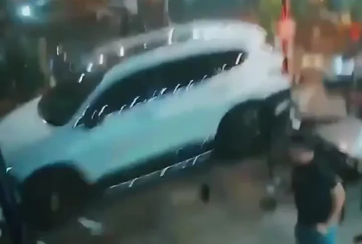 بر اثر حمله خودرو در داخل رستوران 1 نفر کشته و 1 نفر زخمی شدند