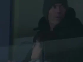 برای دیدن؛ زیدان بازی رئال و منچستر سیتی را مخفیانه با کلاه بافتنی تماشا می کند!