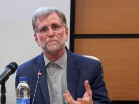 برخی از دولتمردان تمایل خود را برای افزایش نرخ ارز و لغو ارز ترجیحی اعلام کردند که در افزایش نرخ ارز موثر بود/ اقتصاد کشور درگیر شوک ها و آشفتگی های سیاسی است. 15 برخی از دولتمردان تمایل خود را برای افزایش نرخ ارز و لغو ارز ترجیحی اعلام کردند که در افزایش نرخ ارز موثر بود/ اقتصاد کشور درگیر شوک ها و آشفتگی های سیاسی است.