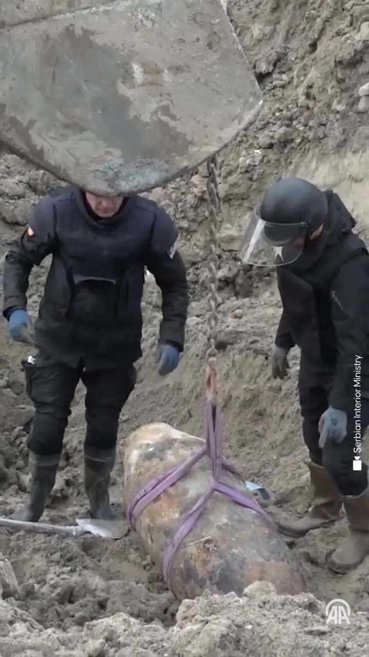 بمب 470 کیلوگرمی جنگ جهانی دوم خنثی شد و به مرکز بلگراد منتقل شد 1 بمب 470 کیلوگرمی جنگ جهانی دوم خنثی شد و به مرکز بلگراد منتقل شد