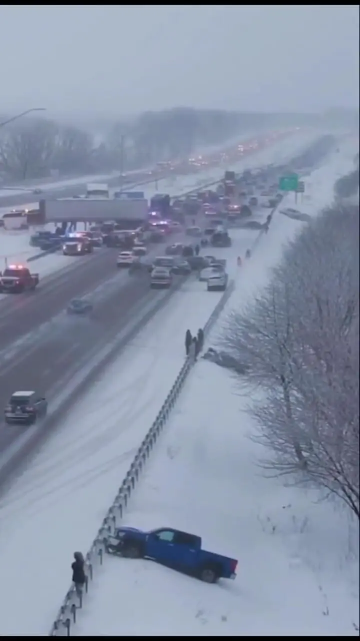تصادف زنجیره ای بیش از 50 خودرو در آمریکا