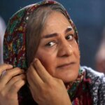 تصاویر: سیاوش چراغی پور در نقش زنی با تخت گل