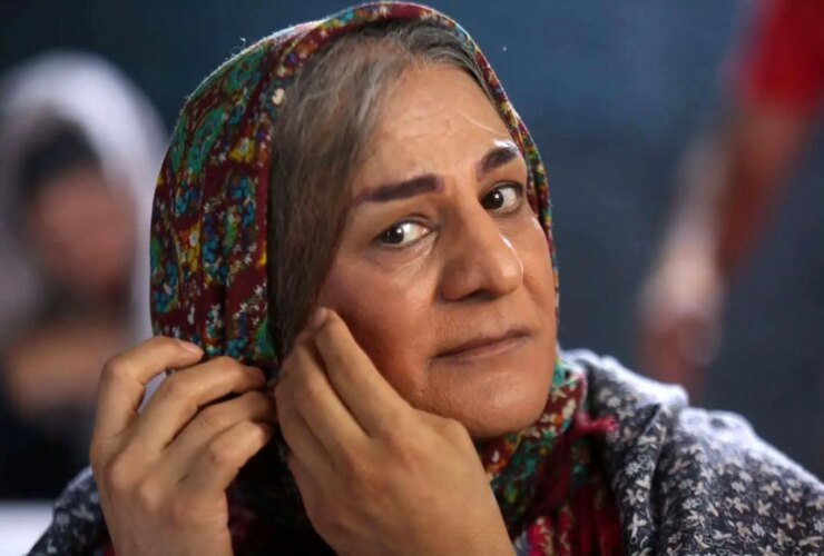 تصاویر: سیاوش چراغی پور در نقش زنی با تخت گل