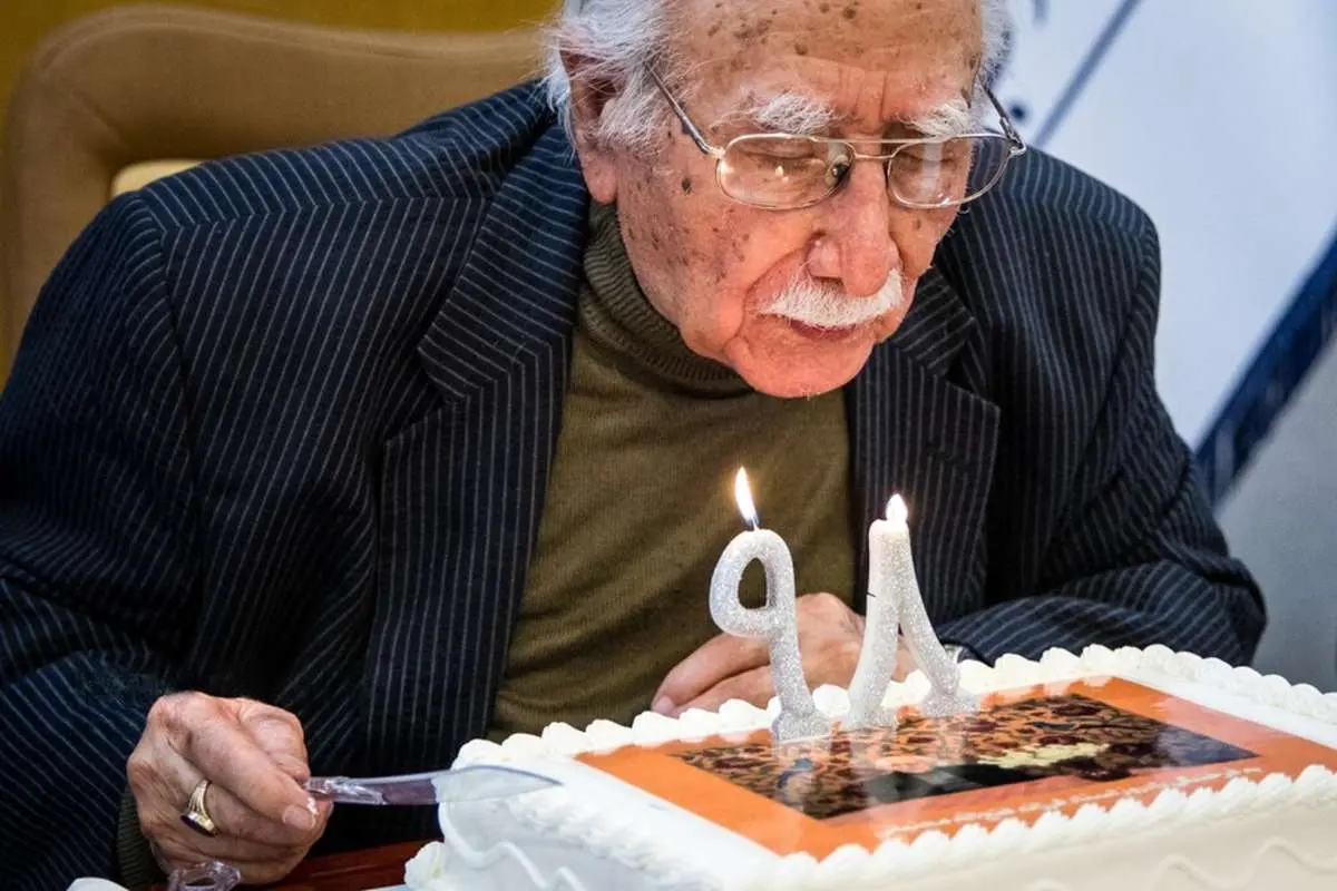 تصاویر; مراسم تولد 98 سالگی فتح الله مقتبایی