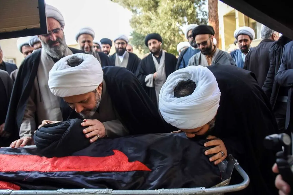 تصاویر; پیکر آیت الله سید محمد شاهچراگی در سمنان تشییع شد