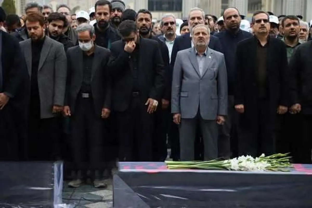 تصویری از مراسم تشییع همسر و پسر ثقاب اصفهانی معاون رئیس جمهور در مشهد 