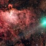 تصویری خیره کننده از یک دنباله دار در کنار ستون های آفرینش