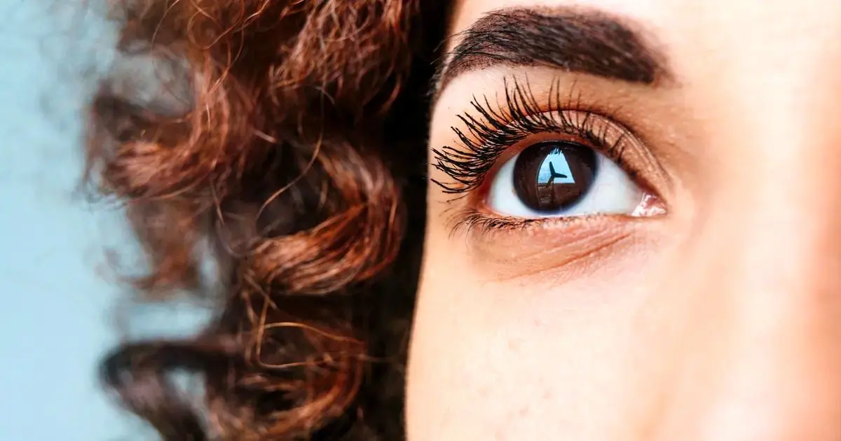 توصیه های چشم پزشکان؛ اگر این ۹ نشانه را جدی بگیرید 1 توصیه های چشم پزشکان؛ اگر این ۹ نشانه را جدی بگیرید