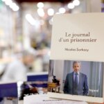 خاطرات سارکوزی از زندگی پشت میله های زندان/ هرگز بستری به این سفت را احساس نکرده بودم