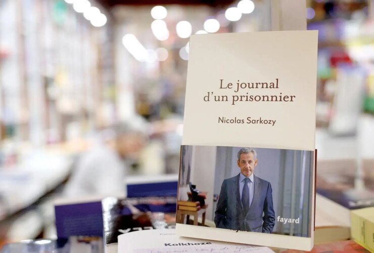 خاطرات سارکوزی از زندگی پشت میله های زندان/ هرگز بستری به این سفت را احساس نکرده بودم 35 خاطرات سارکوزی از زندگی پشت میله های زندان/ هرگز بستری به این سفت را احساس نکرده بودم