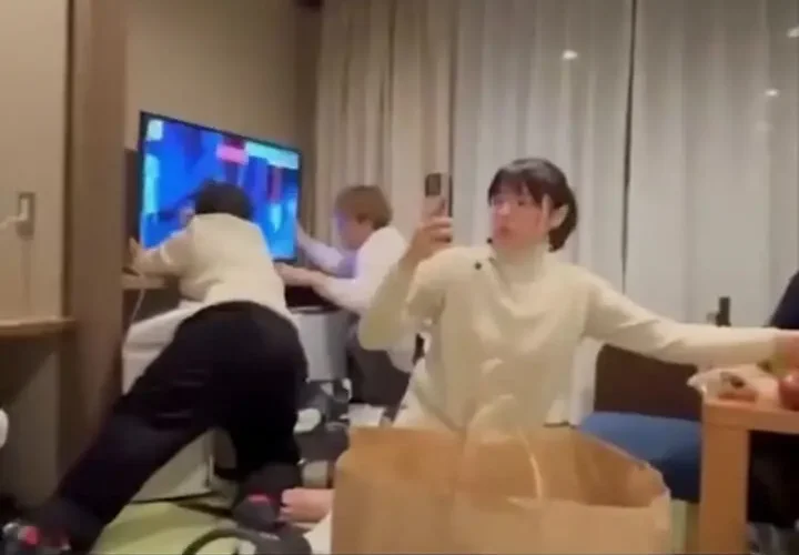 در زلزله 7.5 ریشتری سعی می کنیم از سقوط تلویزیون جلوگیری کنیم 10 در زلزله 7.5 ریشتری سعی می کنیم از سقوط تلویزیون جلوگیری کنیم