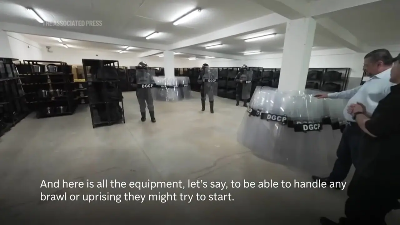 رئیس جمهور کاستاریکا از زندان وحشتناک السالوادور بازدید کرد 1 رئیس جمهور کاستاریکا از زندان وحشتناک السالوادور بازدید کرد